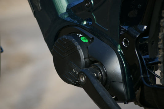 Mazim Sella rower elektryczny premium polskiej produkcji 15999 zł z silnikiem Bafang M410 250W 80Nm, zasięg do 150km, bateria Greenway 17.5Ah, zawieszenie Rock Shox przód i tył, hamulce Magura MT Sport, opony Schwalbe Hurricane 29-calowe - wysokiej jakości e-bike górski do miasta, tras i off-road, polski producent Mazim e-bikes, komfortowa jazda, ekologiczny transport, pełne zawieszenie