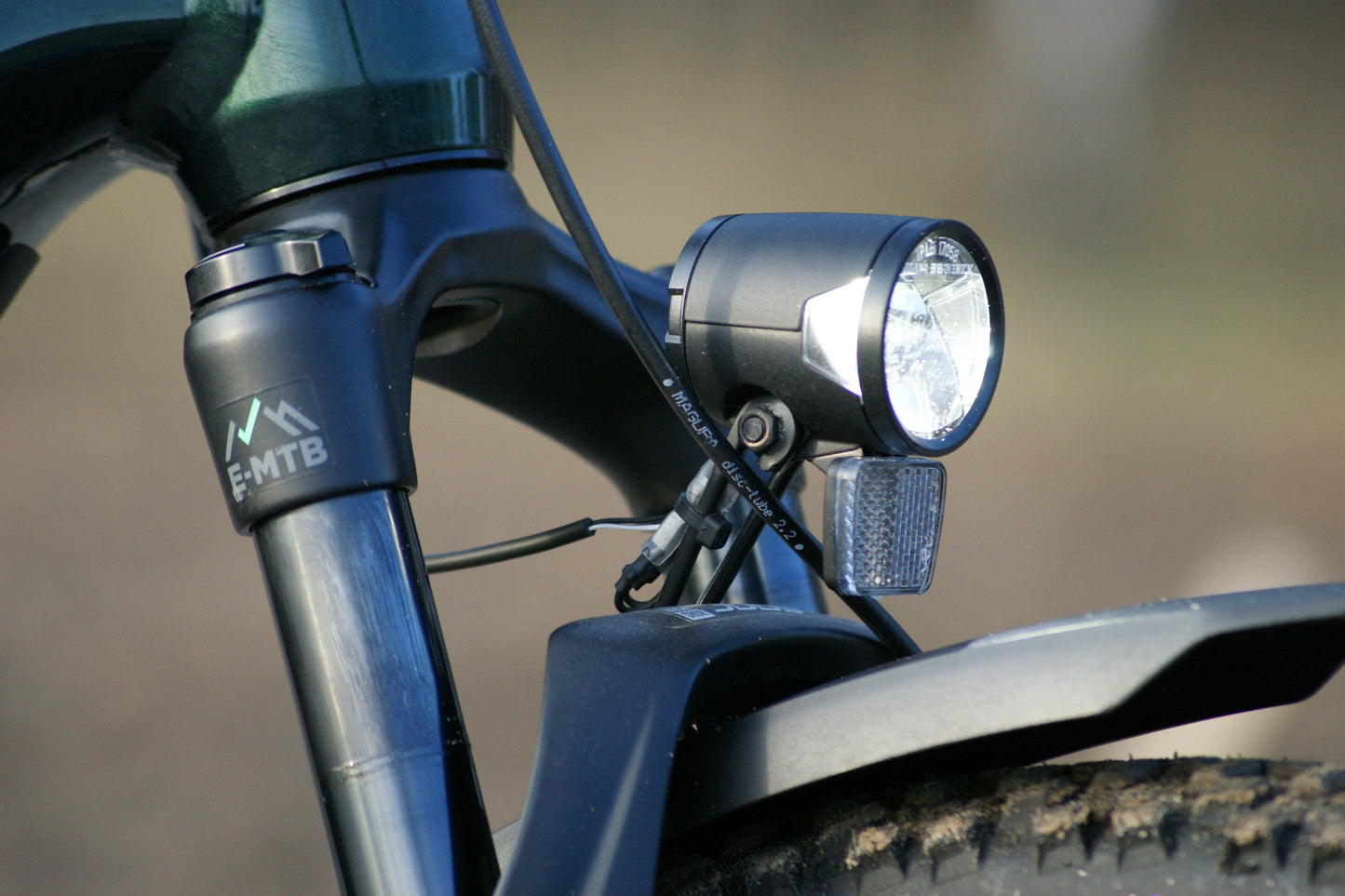 Mazim Sella rower elektryczny premium polskiej produkcji 15999 zł z silnikiem Bafang M410 250W 80Nm, zasięg do 150km, bateria Greenway 17.5Ah, zawieszenie Rock Shox przód i tył, hamulce Magura MT Sport, opony Schwalbe Hurricane 29-calowe - wysokiej jakości e-bike górski do miasta, tras i off-road, polski producent Mazim e-bikes, komfortowa jazda, ekologiczny transport, pełne zawieszenie